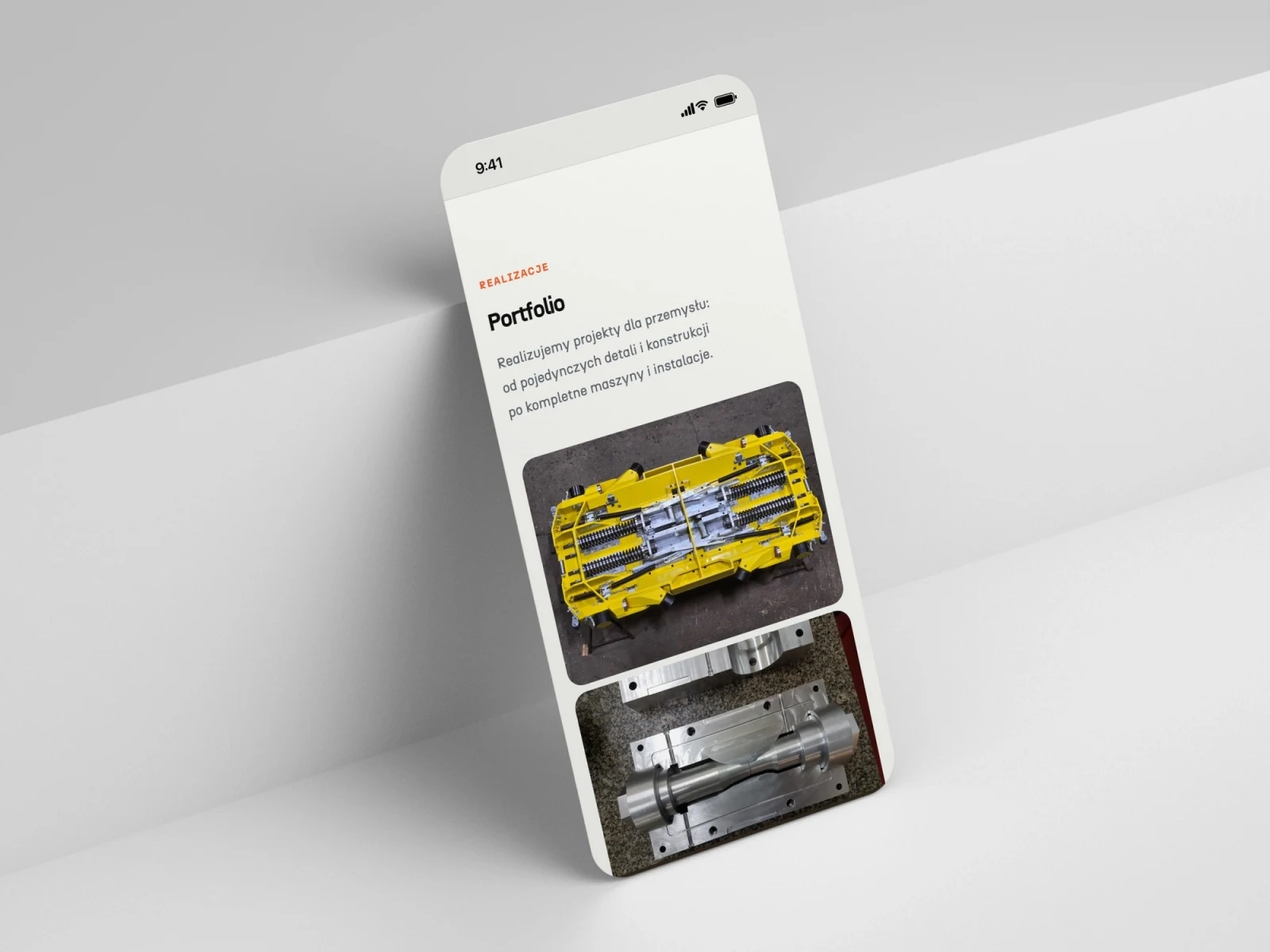 machinesmanufacturing.eu — projekt strony internetowej, mockup telefon scena schodek