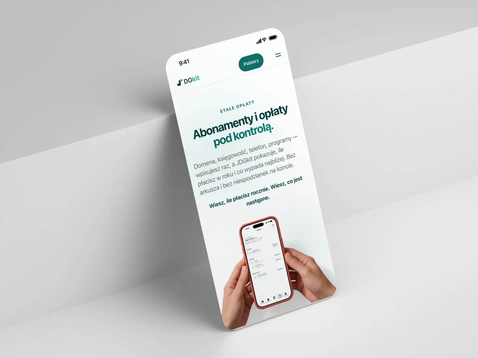 Strona jdgkit.pl na iPhonie — sekcja stałych opłat z iPhone'em w dłoniach