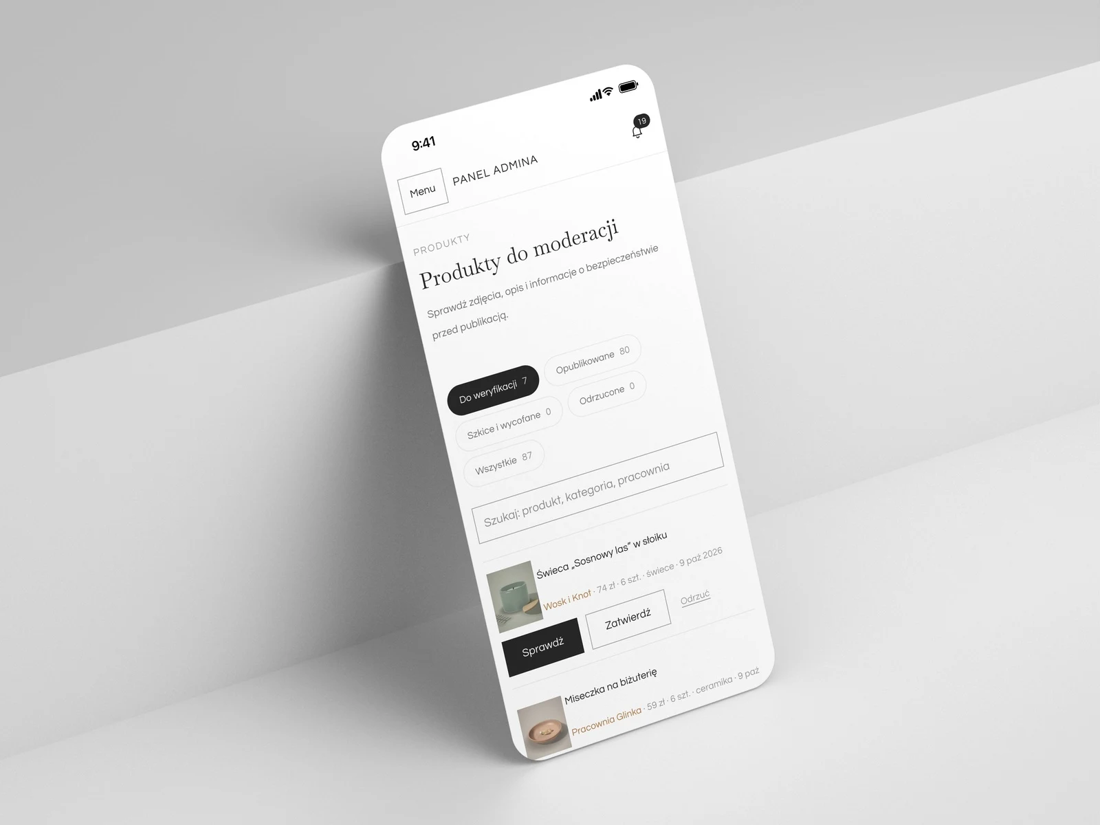 Panel administratora Slightly na iPhonie: kolejka produktów do moderacji